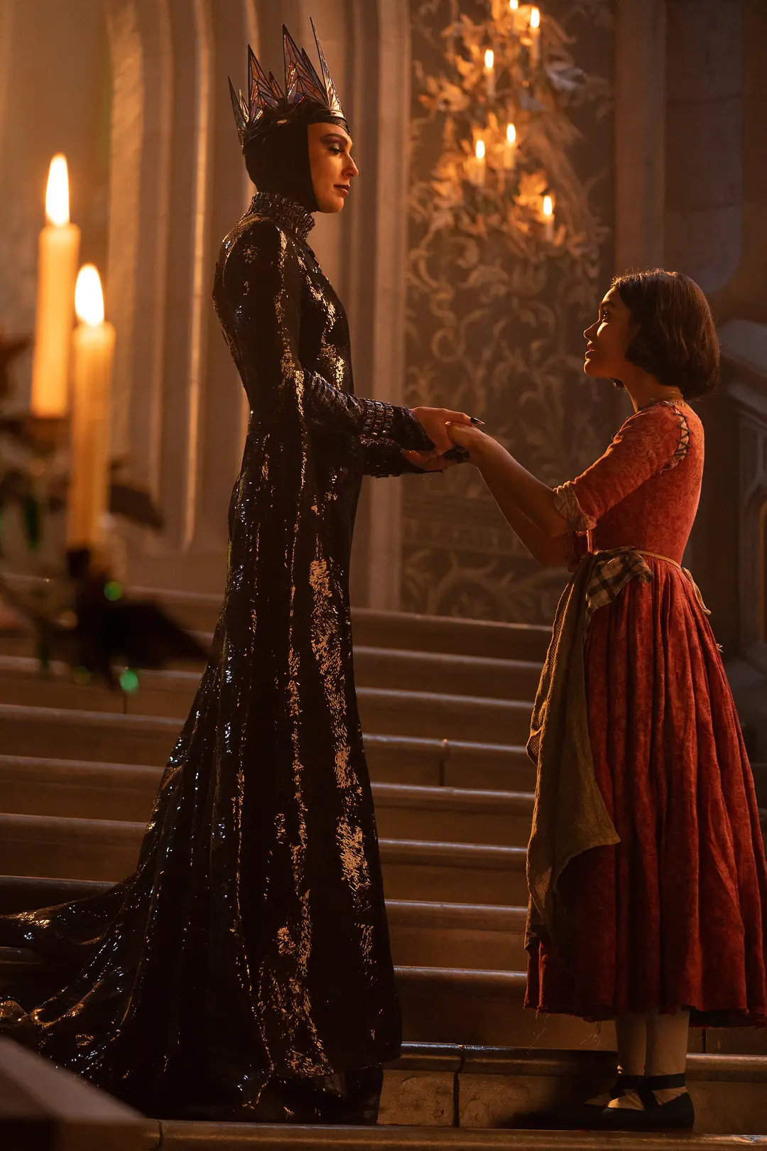 迪士尼真人版《白雪公主》发布首张剧照，瑞秋·泽格勒造型亮相剧照_3