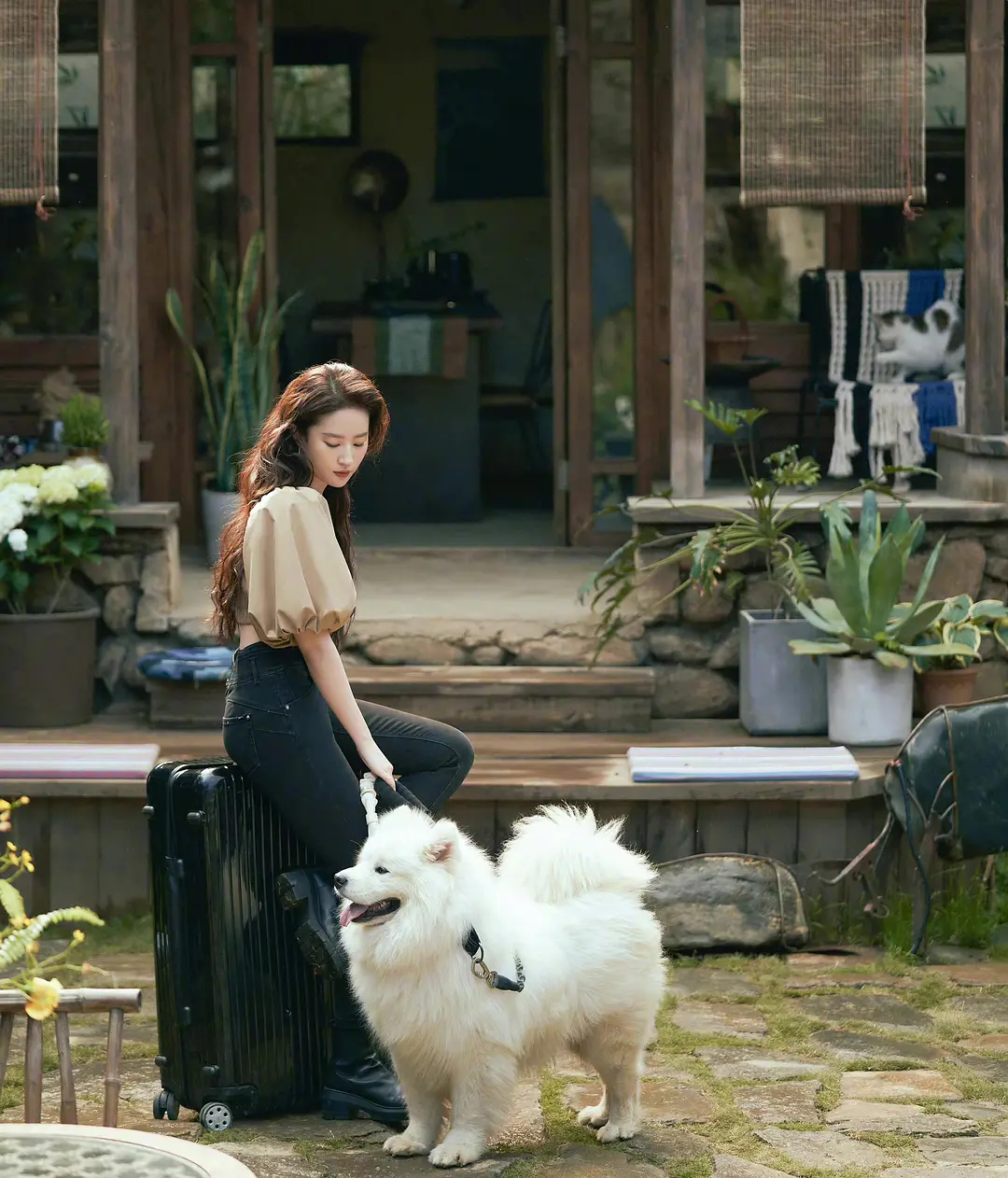 刘亦菲巴黎时装周造型引热议剧照_3